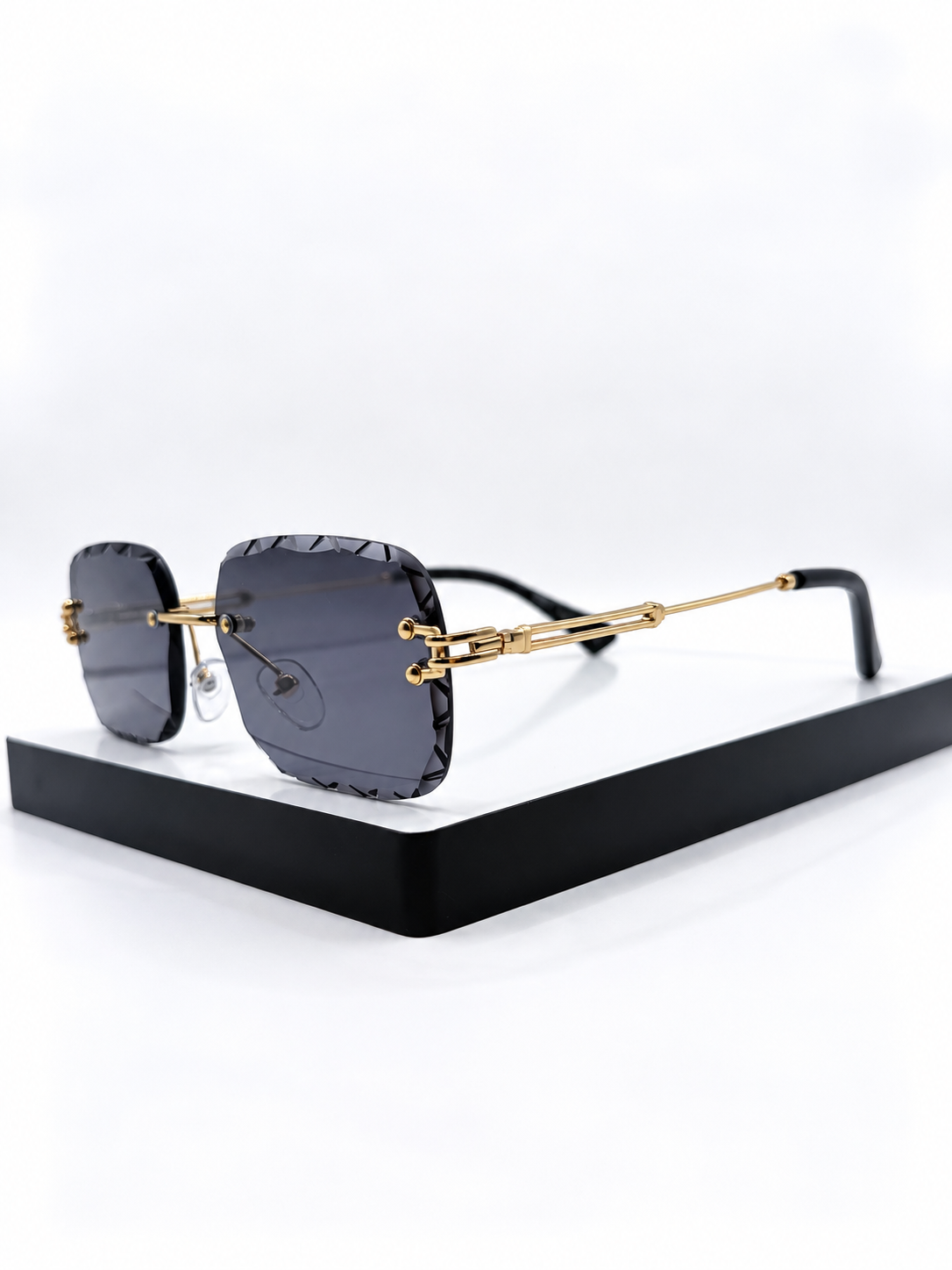 Crystal cut black